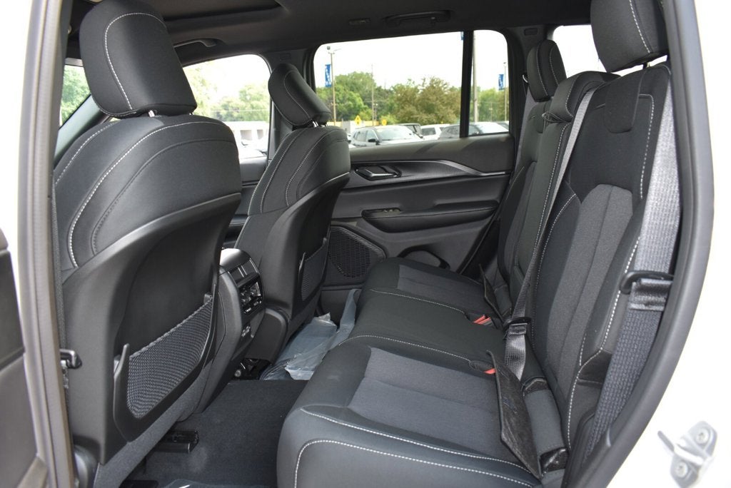 2026 Jeep Grand Cherokee Laredo X