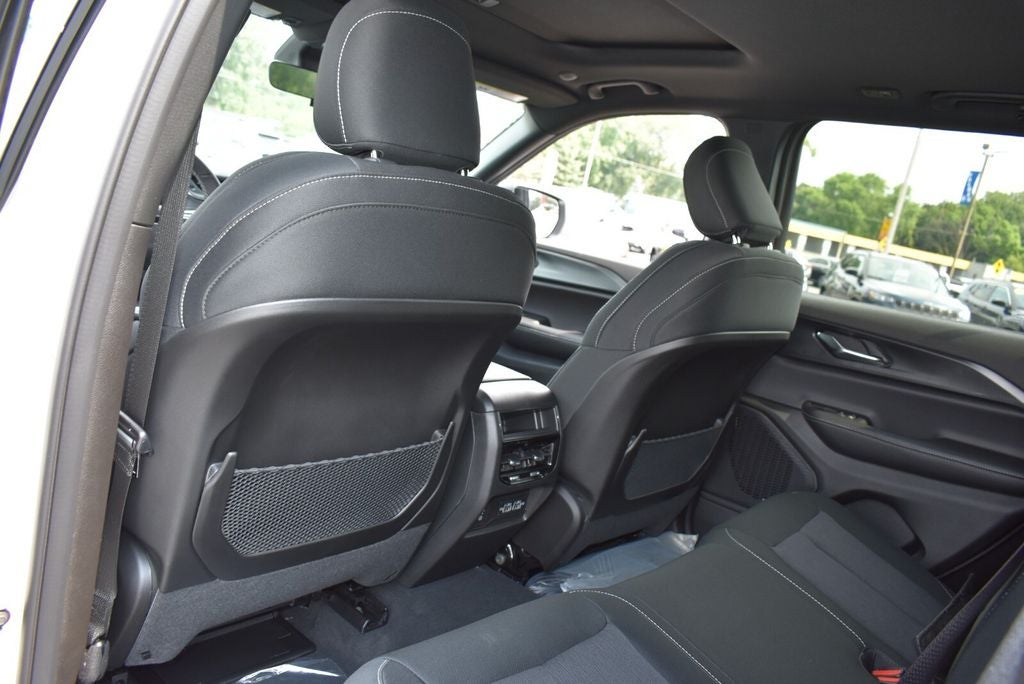 2026 Jeep Grand Cherokee Laredo X