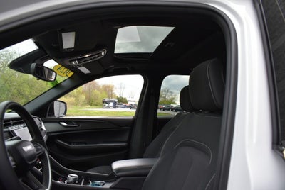 2024 Jeep Grand Cherokee Laredo X