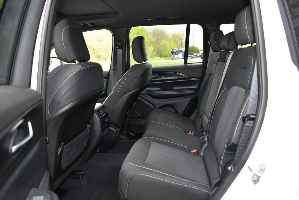 2024 Jeep Grand Cherokee Laredo X