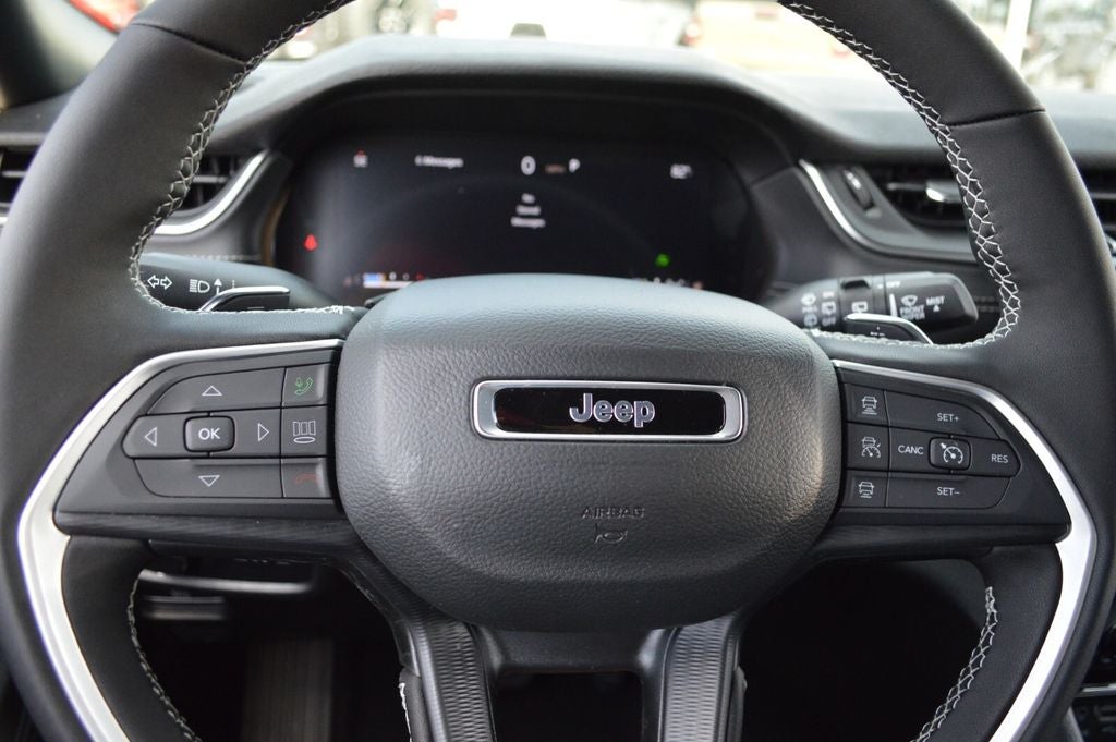 2025 Jeep Grand Cherokee Laredo