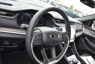 2026 Jeep Grand Cherokee Laredo Altitude