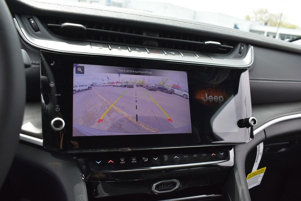 2026 Jeep Grand Cherokee Laredo Altitude