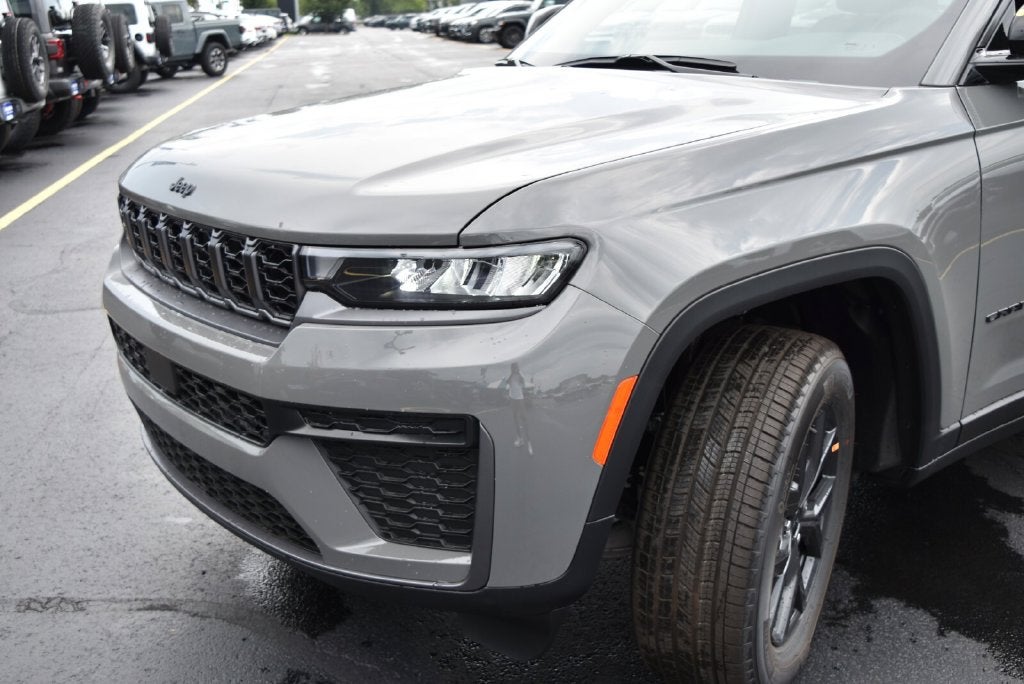 2027 Jeep Grand Cherokee Altitude