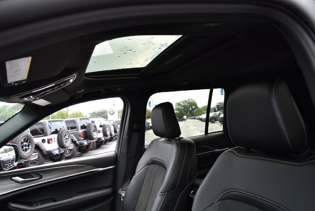 2027 Jeep Grand Cherokee Altitude