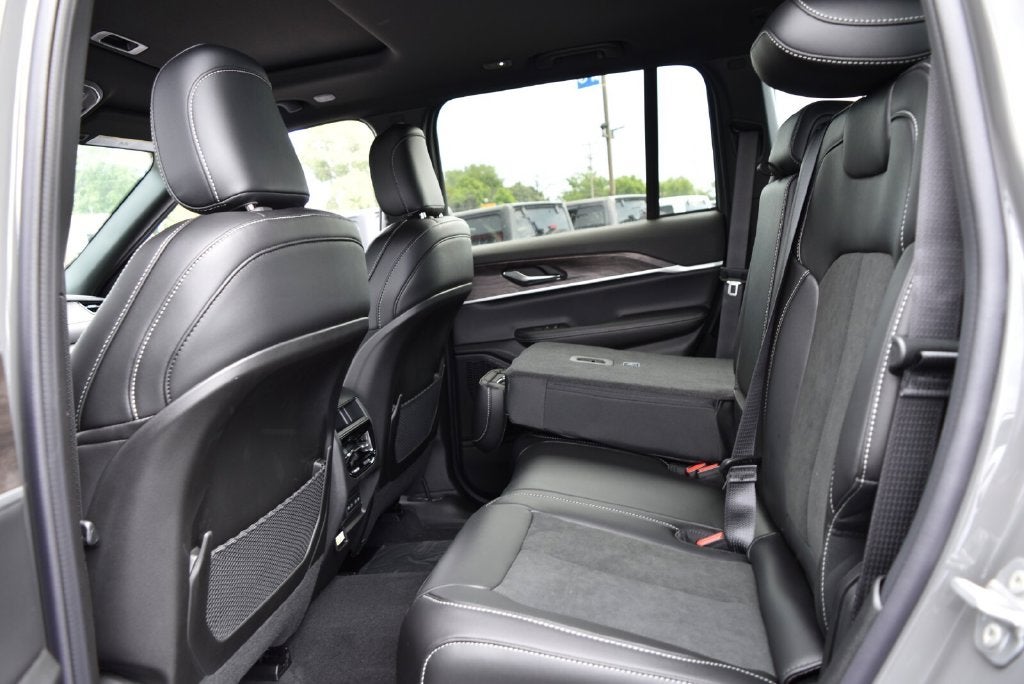 2027 Jeep Grand Cherokee Altitude