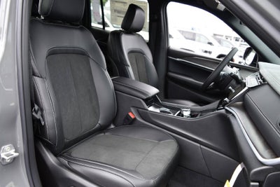 2027 Jeep Grand Cherokee Altitude
