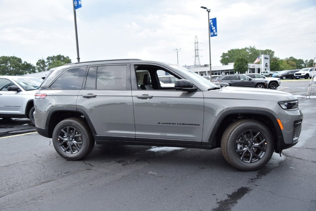 2027 Jeep Grand Cherokee Altitude