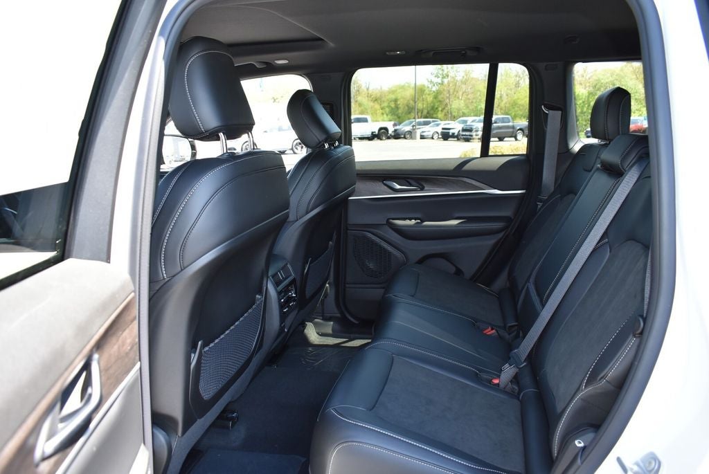 2026 Jeep Grand Cherokee Altitude