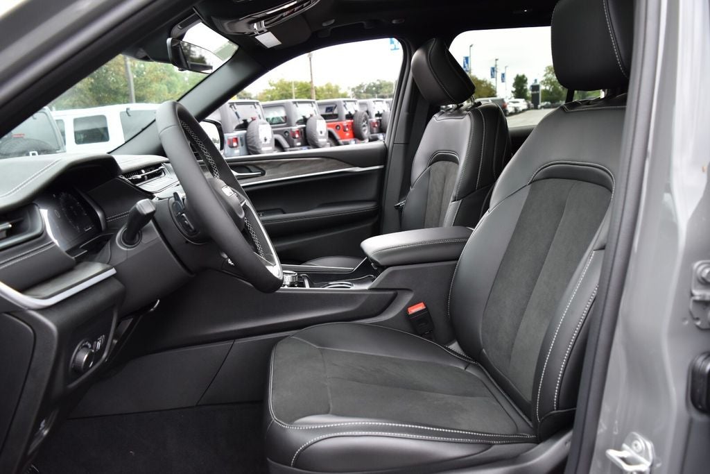 2027 Jeep Grand Cherokee Altitude