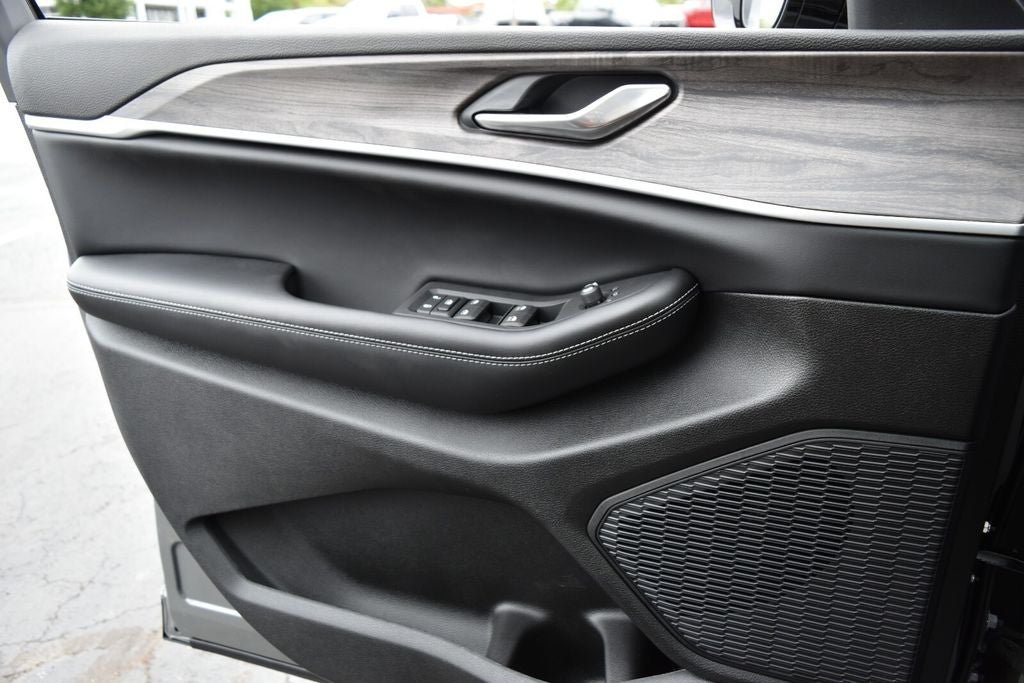 2027 Jeep Grand Cherokee Altitude