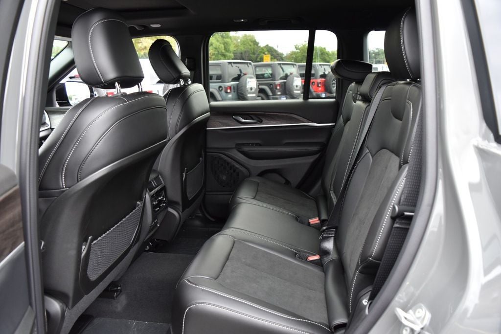 2027 Jeep Grand Cherokee Altitude