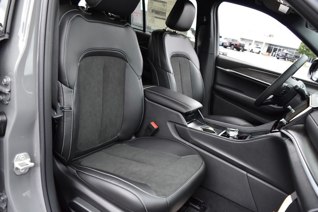 2027 Jeep Grand Cherokee Altitude