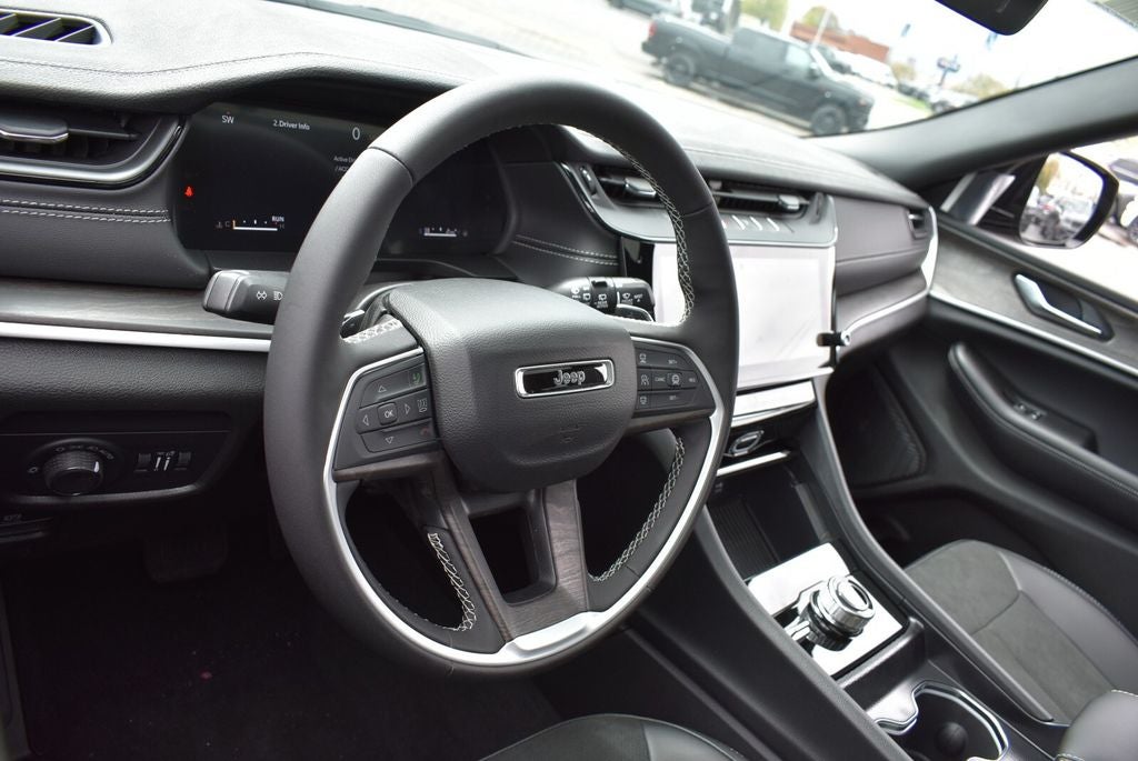 2026 Jeep Grand Cherokee Laredo Altitude