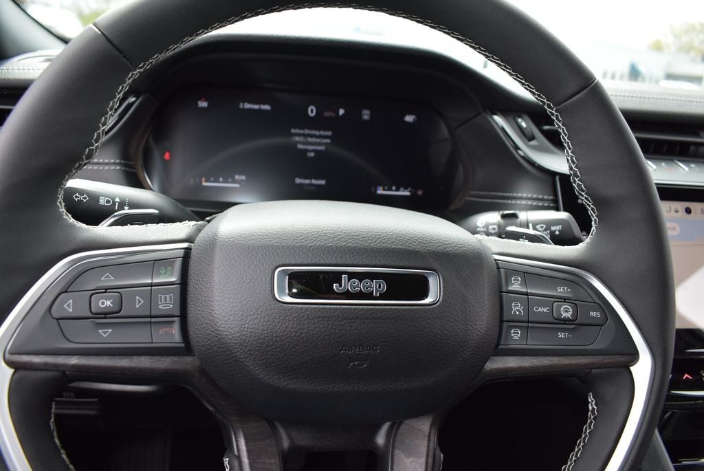 2026 Jeep Grand Cherokee Laredo Altitude