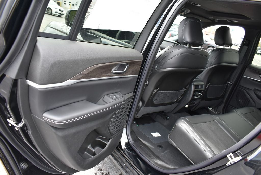 2026 Jeep Grand Cherokee Laredo Altitude