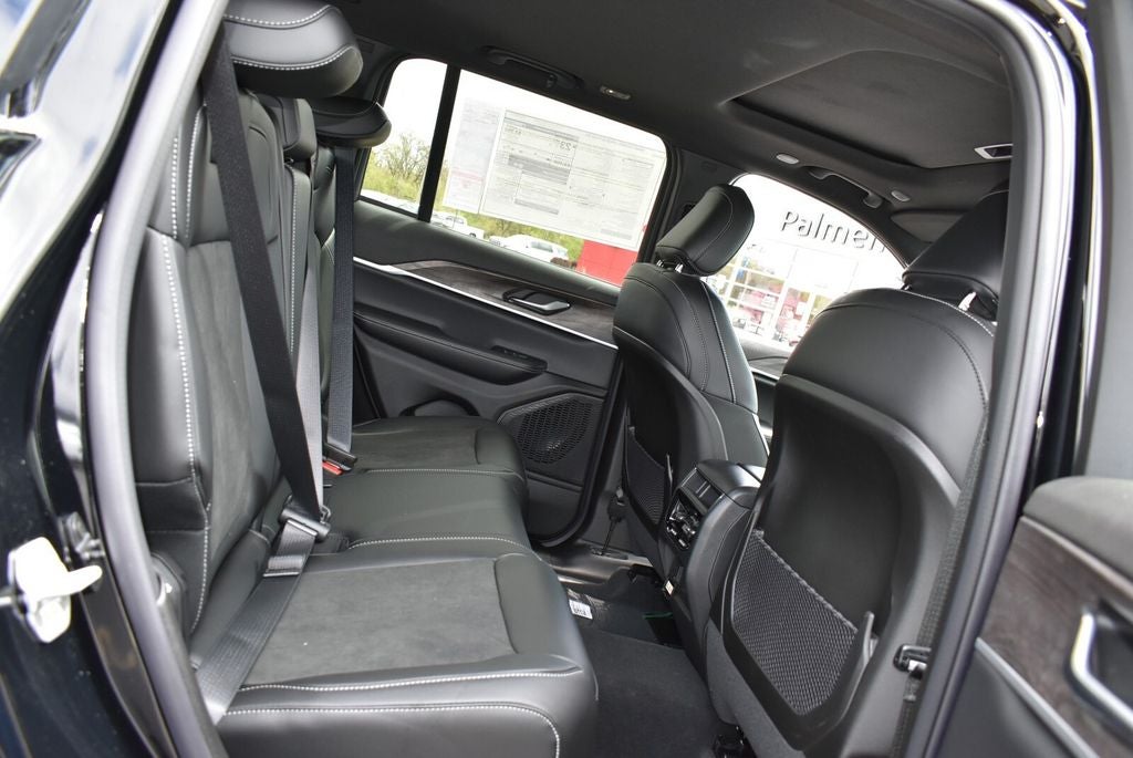 2026 Jeep Grand Cherokee Laredo Altitude