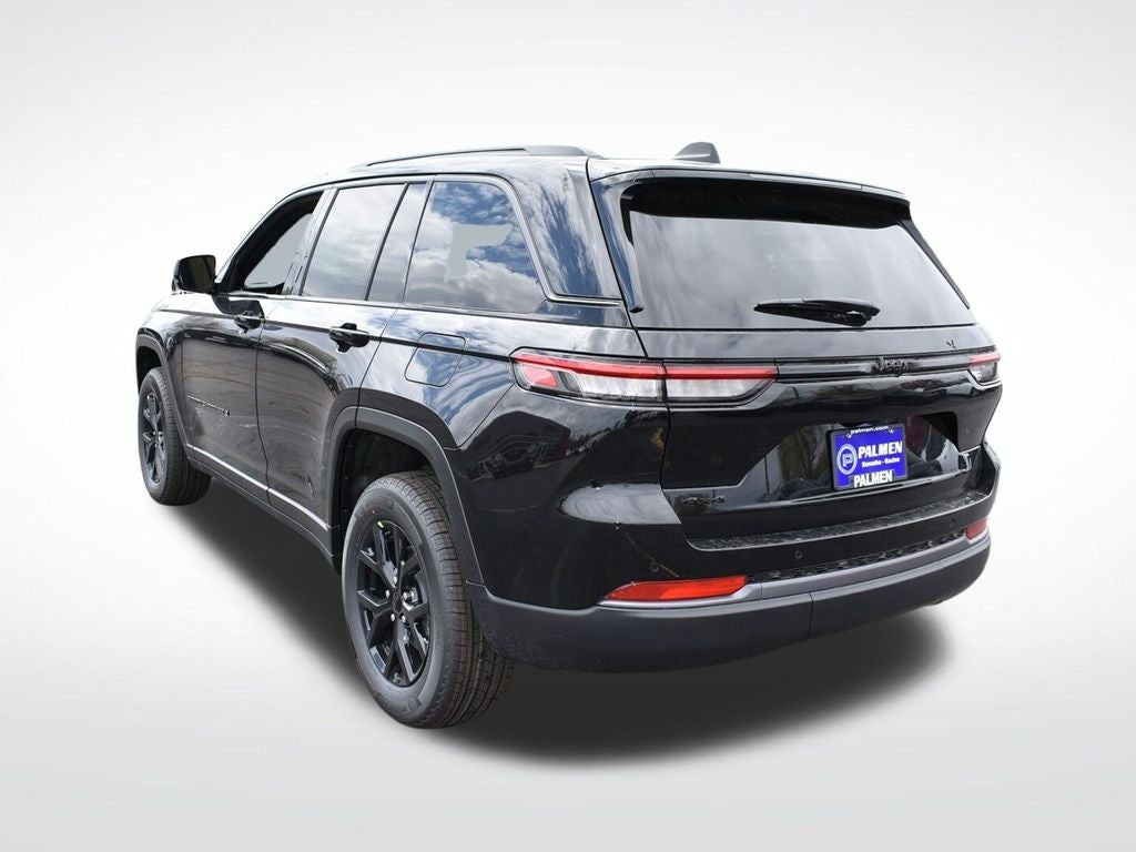 2026 Jeep Grand Cherokee Laredo Altitude