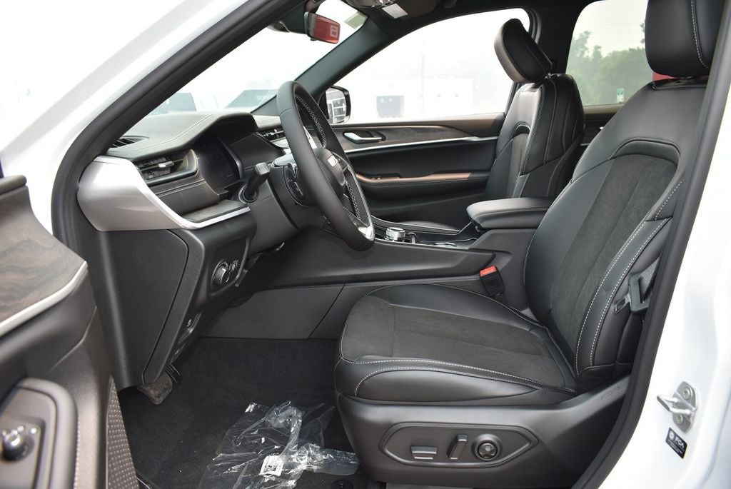 2026 Jeep Grand Cherokee Altitude
