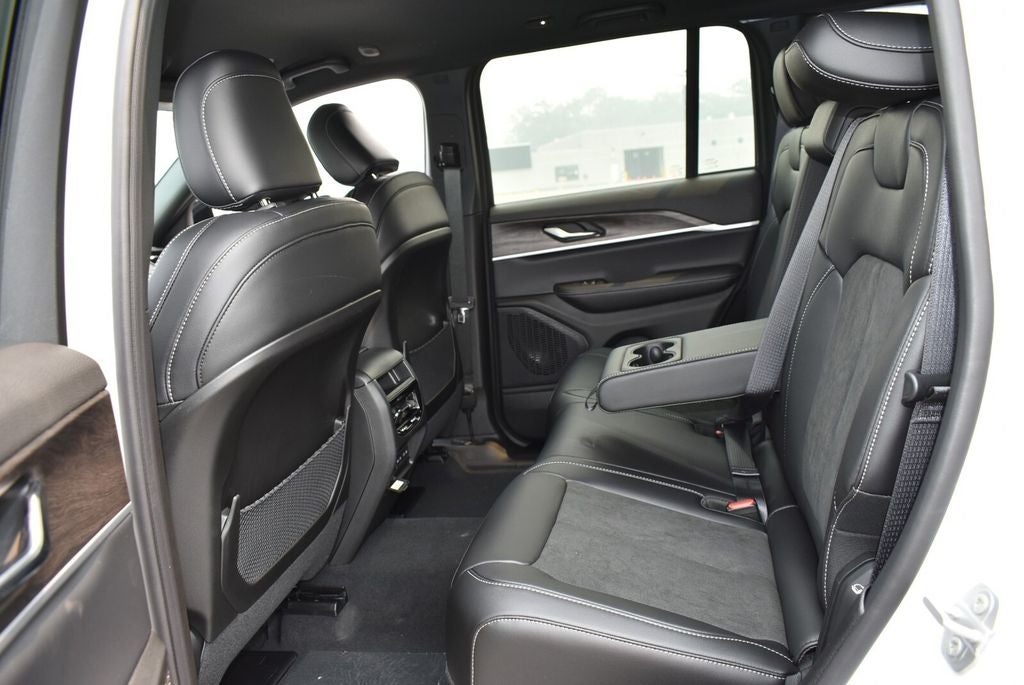 2026 Jeep Grand Cherokee Altitude