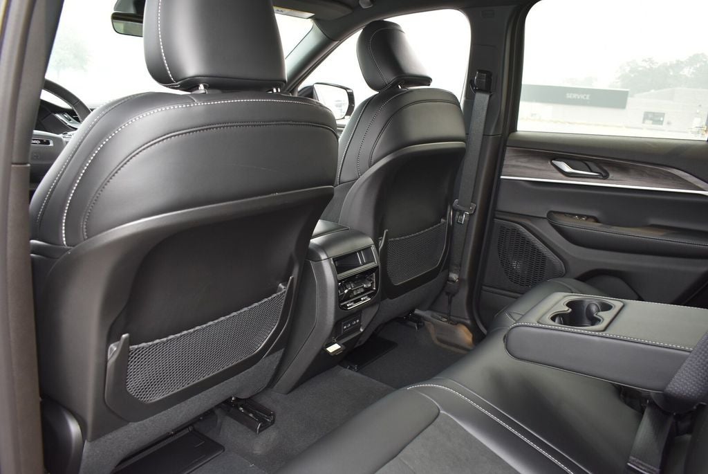 2026 Jeep Grand Cherokee Altitude