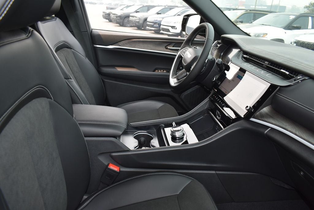 2026 Jeep Grand Cherokee Altitude