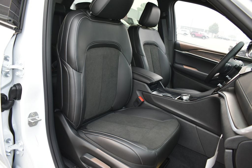 2026 Jeep Grand Cherokee Altitude