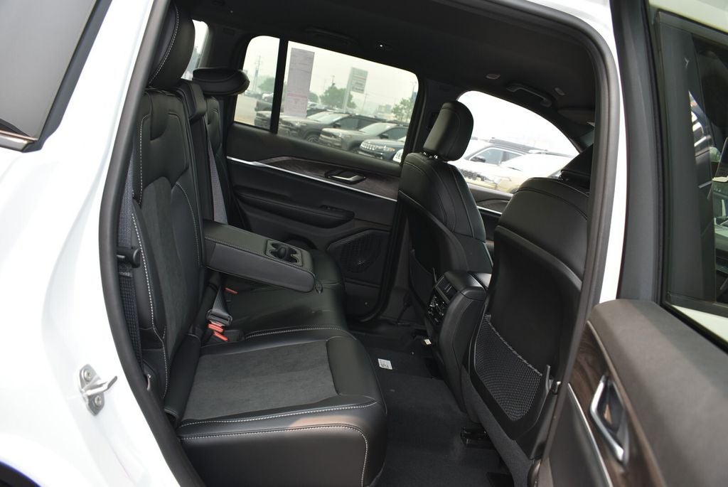 2026 Jeep Grand Cherokee Altitude