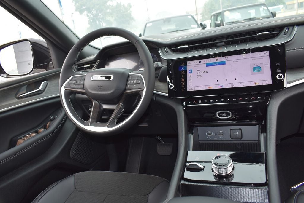 2026 Jeep Grand Cherokee Altitude