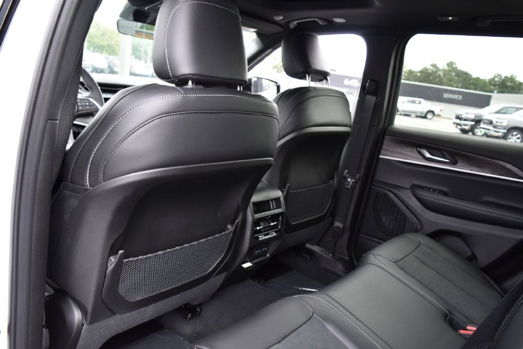 2027 Jeep Grand Cherokee Altitude