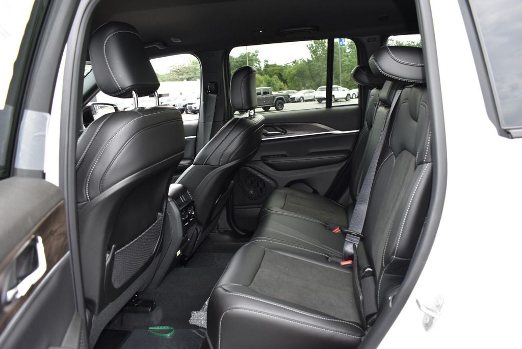 2026 Jeep Grand Cherokee Altitude