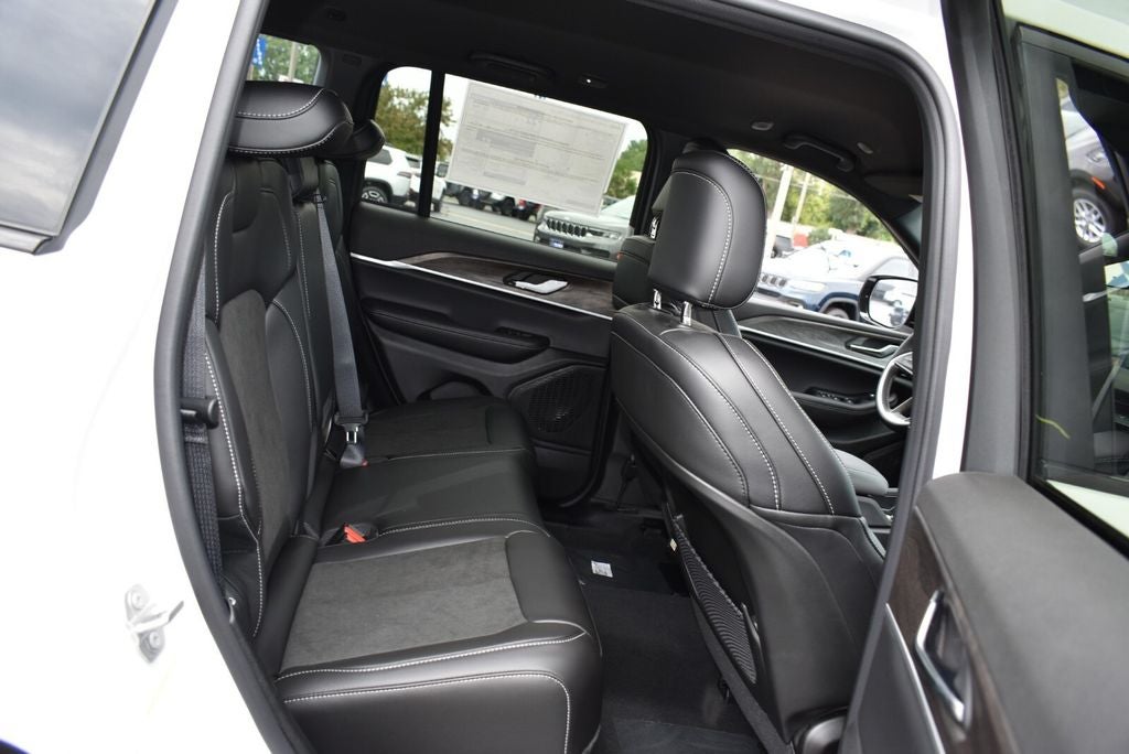 2026 Jeep Grand Cherokee Altitude