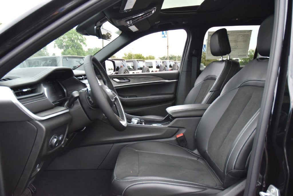 2027 Jeep Grand Cherokee Altitude