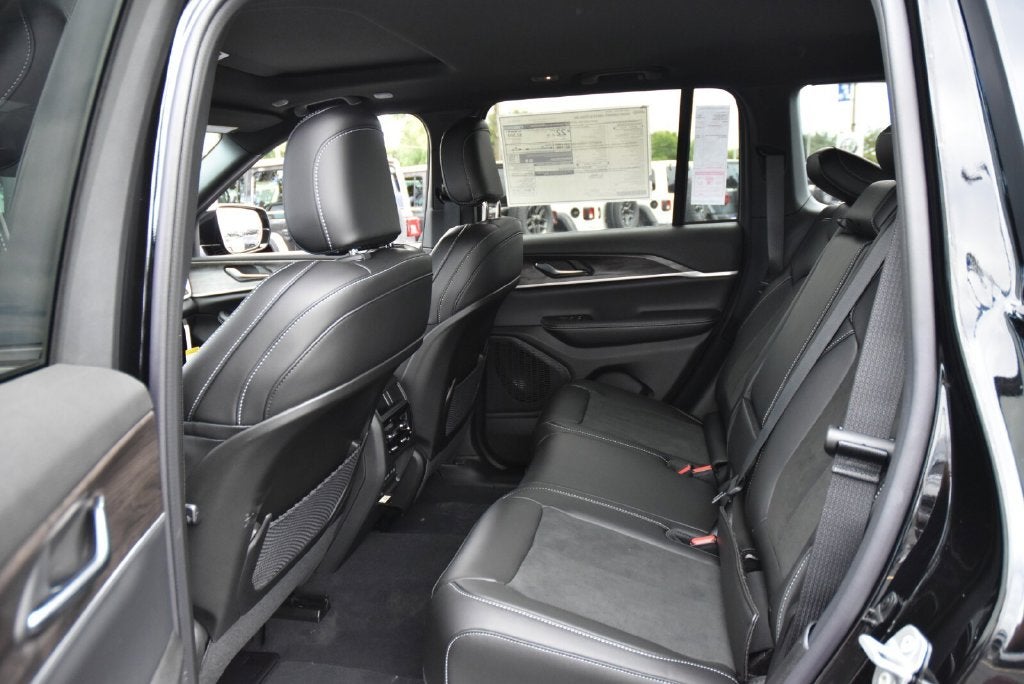 2027 Jeep Grand Cherokee Altitude