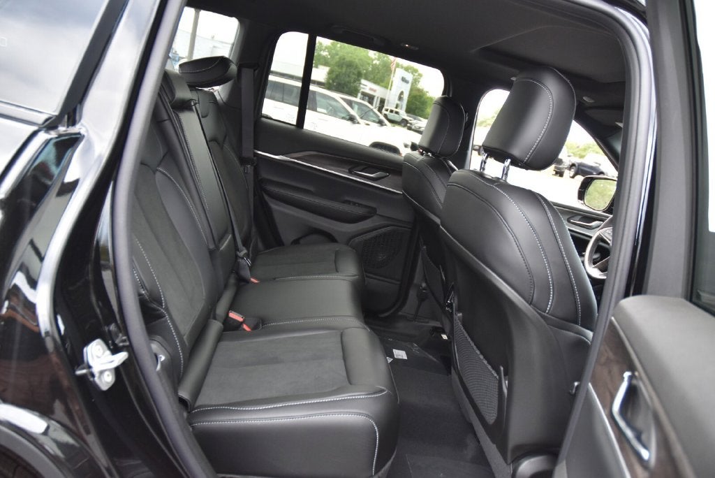 2027 Jeep Grand Cherokee Altitude