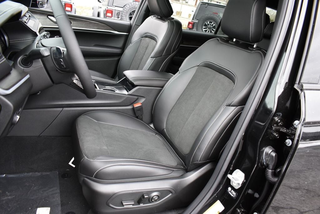 2026 Jeep Grand Cherokee L Laredo