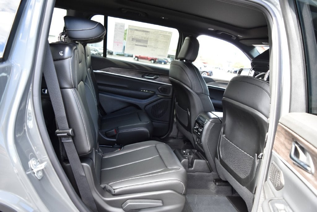 2027 Jeep Grand Cherokee L Limited