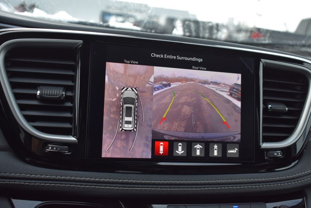 2026 Chrysler Pacifica Select