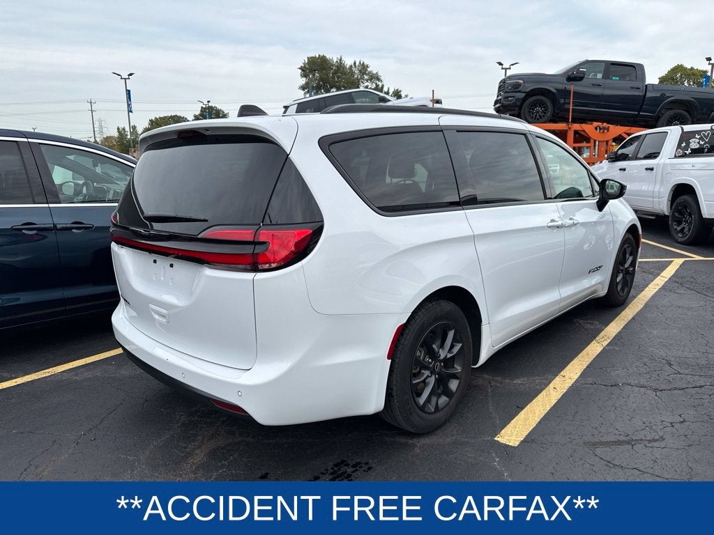2025 Chrysler Pacifica Select