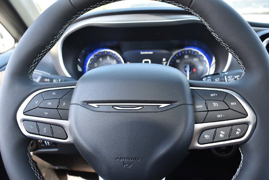 2027 Chrysler Pacifica Select