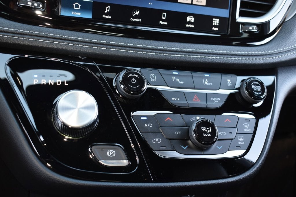 2027 Chrysler Pacifica Select