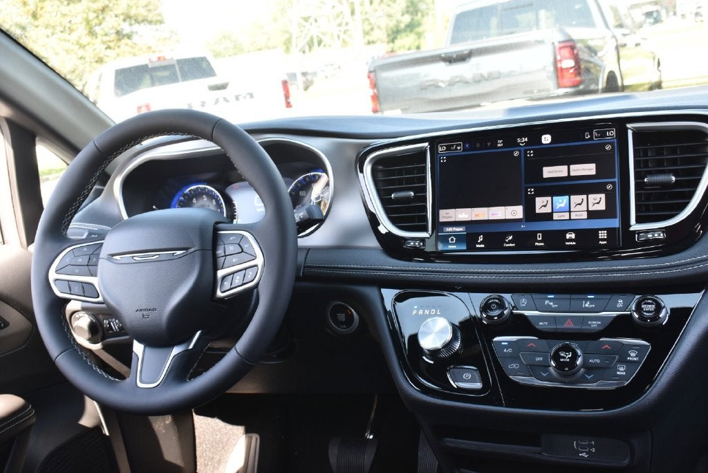 2027 Chrysler Pacifica Select