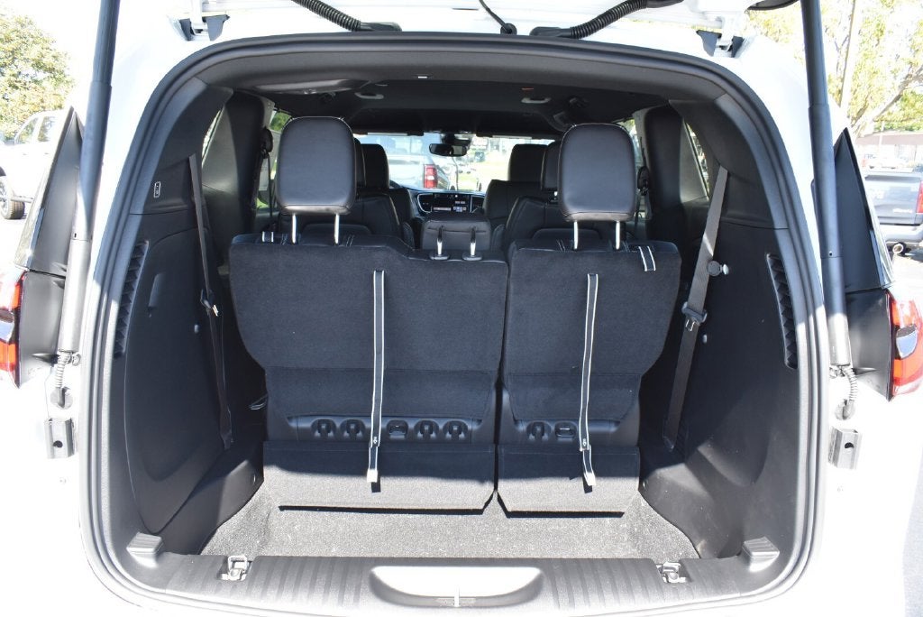 2027 Chrysler Pacifica Select