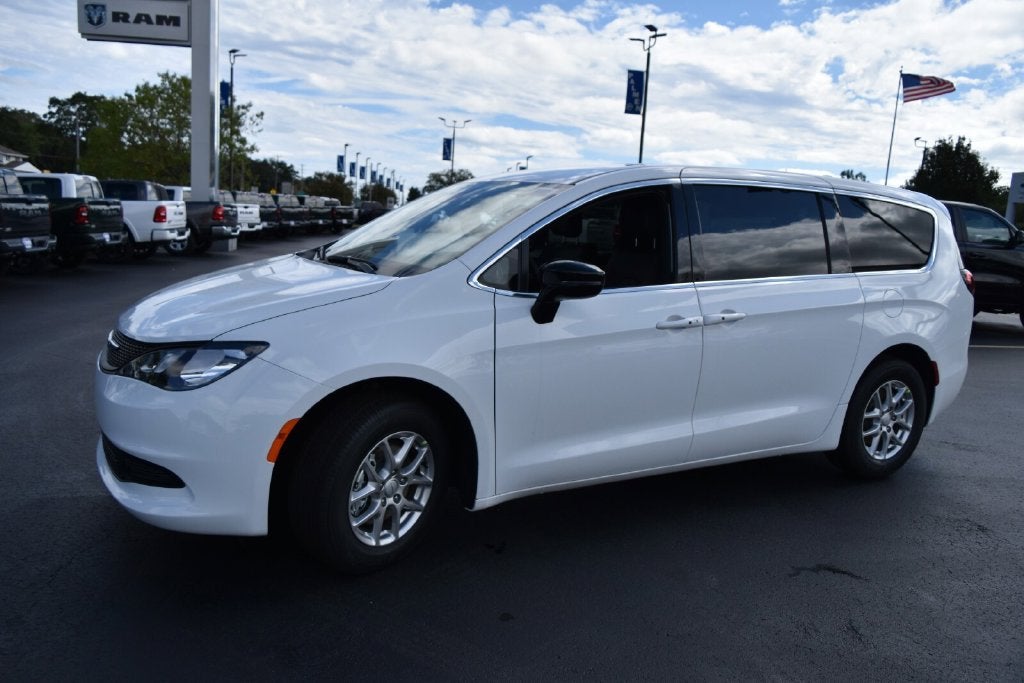 2027 Chrysler Pacifica LX