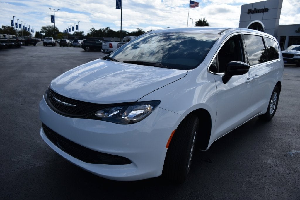 2027 Chrysler Pacifica LX