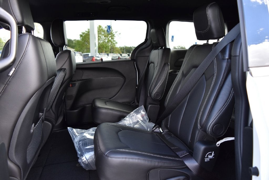 2027 Chrysler Pacifica LX