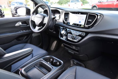 2027 Chrysler Pacifica LX