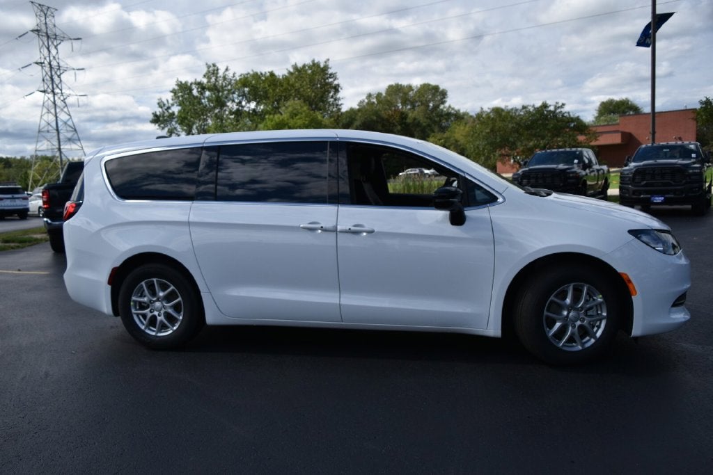 2027 Chrysler Pacifica LX
