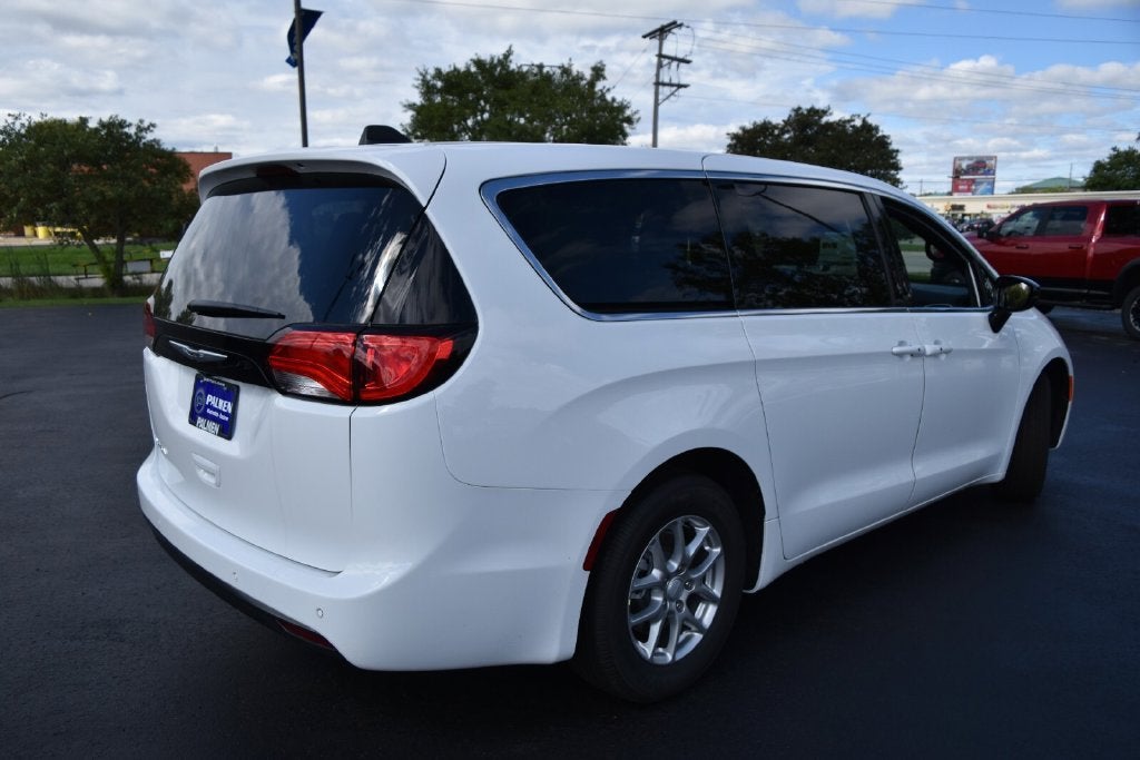 2027 Chrysler Pacifica LX