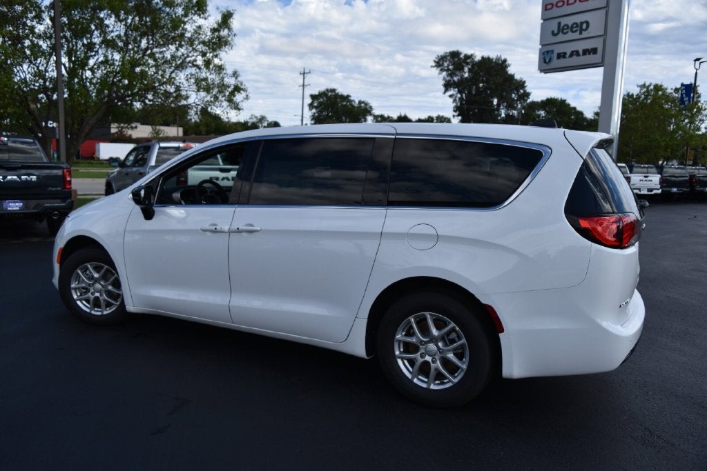 2027 Chrysler Pacifica LX